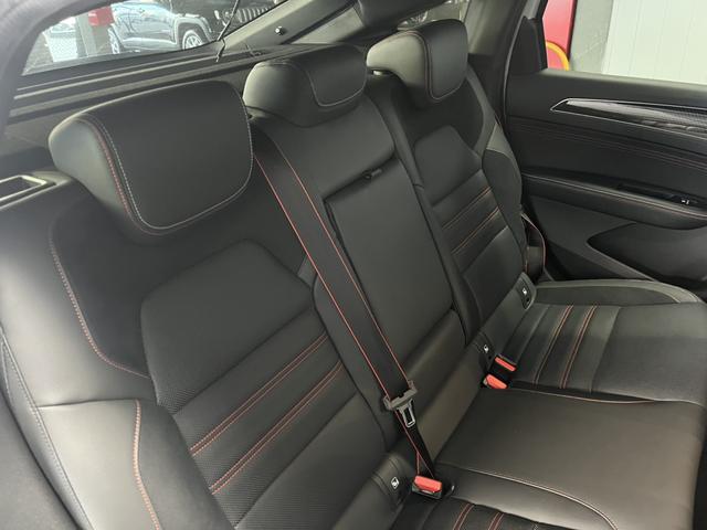 アルカナ ルノー　スポール　ラインＥ－テックハイブリッド　ＡｐｐｌｅＣａｒｐｌａｙ　Ｂｌｕｅｔｏｏｔｈ　ＬＥＤヘッドライト　アダプティブクルーズコントロール　３６０°カメラ　シートヒーター　純正アルミホイール　認定中古車保証付（39枚目）