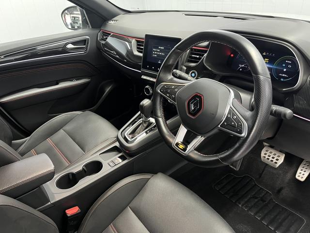 アルカナ ルノー　スポール　ラインＥ－テックハイブリッド　ＡｐｐｌｅＣａｒｐｌａｙ　Ｂｌｕｅｔｏｏｔｈ　ＬＥＤヘッドライト　アダプティブクルーズコントロール　３６０°カメラ　シートヒーター　純正アルミホイール　認定中古車保証付（54枚目）