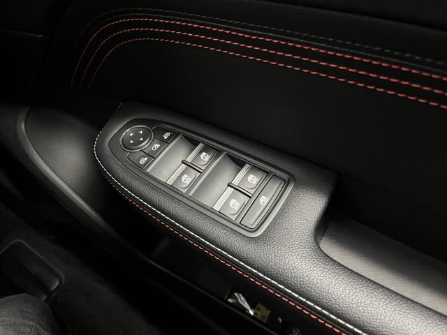 アルカナ ルノー　スポール　ラインＥ－テックハイブリッド　ＡｐｐｌｅＣａｒｐｌａｙ　Ｂｌｕｅｔｏｏｔｈ　ＬＥＤヘッドライト　アダプティブクルーズコントロール　３６０°カメラ　シートヒーター　純正アルミホイール　認定中古車保証付（70枚目）