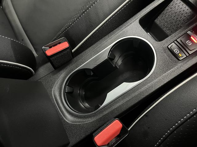 キャプチャー インテンス　テックパック　レザーシート　シートヒーター　ＡｐｐｌｅＣａｒｐｌａｙ　Ｂｌｕｅｔｏｏｔｈ　ＬＥＤヘッドライト　アダプティブクルーズコントロール　３６０°カメラ　純正アルミホイール　パワーシート　認定中古車保証付（35枚目）