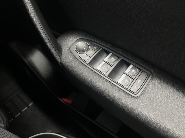 キャプチャー インテンス　テックパック　レザーシート　シートヒーター　ＡｐｐｌｅＣａｒｐｌａｙ　Ｂｌｕｅｔｏｏｔｈ　ＬＥＤヘッドライト　アダプティブクルーズコントロール　３６０°カメラ　純正アルミホイール　パワーシート　認定中古車保証付（37枚目）