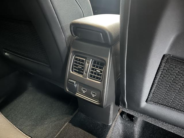 キャプチャー インテンス　テックパック　レザーシート　シートヒーター　ＡｐｐｌｅＣａｒｐｌａｙ　Ｂｌｕｅｔｏｏｔｈ　ＬＥＤヘッドライト　アダプティブクルーズコントロール　３６０°カメラ　純正アルミホイール　パワーシート　認定中古車保証付（41枚目）