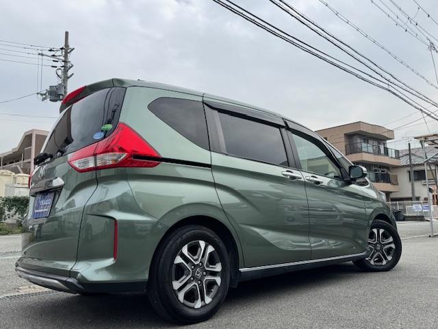 フリード+ クロスター・ホンダセンシング 1オーナー車 禁煙車 LEDヘッドライトLEDフォグ ウィンカーミラー ルーフレール 車中泊仕様シートアレンジ ディスプレイオーディオ バックカメラ ハーフレザーシート 両側電動パワースライドド(9枚目)