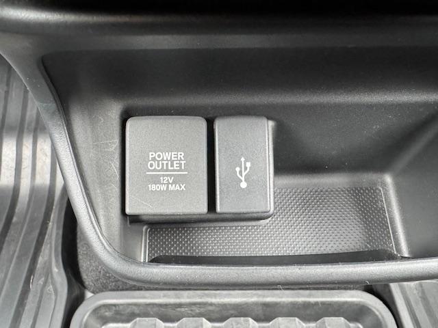 フリード+ クロスター・ホンダセンシング 1オーナー車 禁煙車 LEDヘッドライトLEDフォグ ウィンカーミラー ルーフレール 車中泊仕様シートアレンジ ディスプレイオーディオ バックカメラ ハーフレザーシート 両側電動パワースライドド(23枚目)