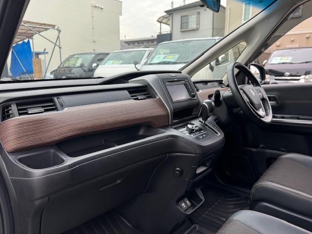 フリード+ クロスター・ホンダセンシング 1オーナー車 禁煙車 LEDヘッドライトLEDフォグ ウィンカーミラー ルーフレール 車中泊仕様シートアレンジ ディスプレイオーディオ バックカメラ ハーフレザーシート 両側電動パワースライドド(25枚目)