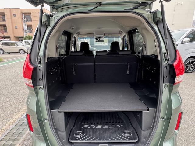 フリード+ クロスター・ホンダセンシング 1オーナー車 禁煙車 LEDヘッドライトLEDフォグ ウィンカーミラー ルーフレール 車中泊仕様シートアレンジ ディスプレイオーディオ バックカメラ ハーフレザーシート 両側電動パワースライドド(32枚目)