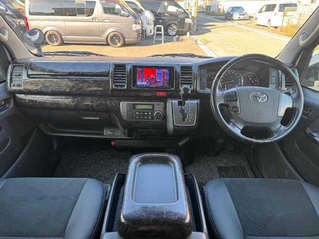 ハイエースバン スーパーGL ダークプライム 特別仕様車 ディーゼルターボ LEDヘッドライトLEDポジション ナビ地デジTVドライブレコーダー スマートキー プッシュスタート ダークプライム専用ハーフレザーシートダークプライム専用コンビハンドル(19枚目)