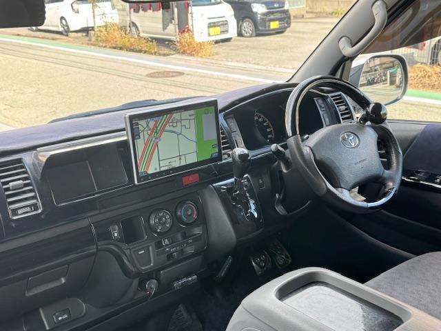 ハイエースワゴン ＧＬ　４型フェイス　１０人乗り　ＬＥＤヘッドライト　ＬＥＤポジション　ＬＥＤフォグ　社外オーディオ　バックカメラ　ＥＴＣ　ドライブレコーダー　リアエアコン　リアヒーター　ローダウン　黒木目オーディオパネル（16枚目）