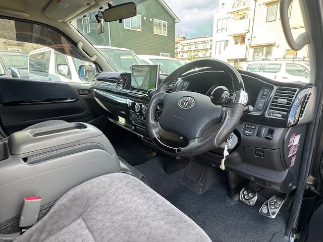 ハイエースワゴン ＧＬ　４型フェイス　１０人乗り　ＬＥＤヘッドライト　ＬＥＤポジション　ＬＥＤフォグ　社外オーディオ　バックカメラ　ＥＴＣ　ドライブレコーダー　リアエアコン　リアヒーター　ローダウン　黒木目オーディオパネル（19枚目）