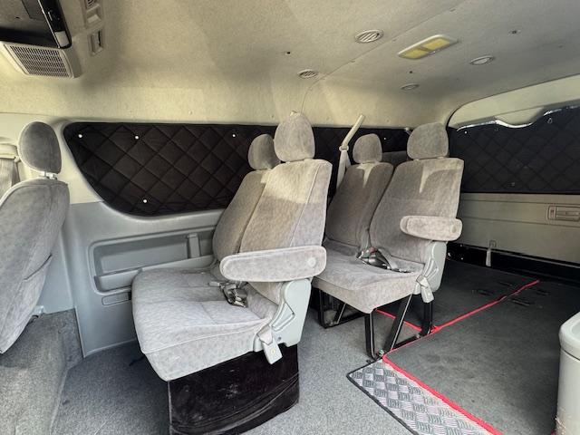 ハイエースワゴン ＧＬ　４型フェイス　１０人乗り　ＬＥＤヘッドライト　ＬＥＤポジション　ＬＥＤフォグ　社外オーディオ　バックカメラ　ＥＴＣ　ドライブレコーダー　リアエアコン　リアヒーター　ローダウン　黒木目オーディオパネル（27枚目）