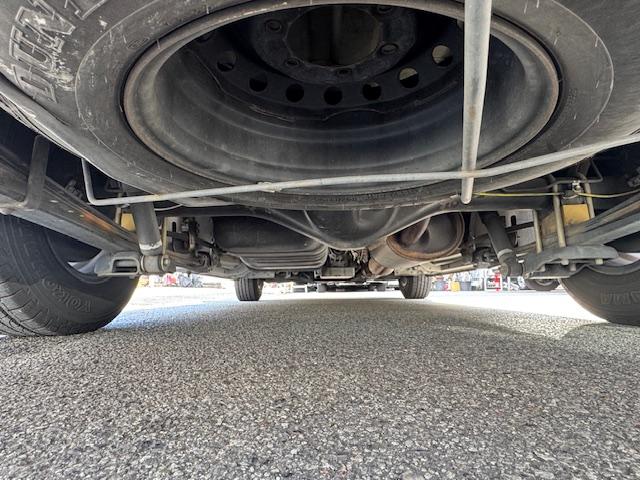 ハイエースバン ロングスーパーGL HIDライト LEDフォグ 社外テール ローダウン15インチAW ALPINEナビ地デジフルセグTV ALPINE天井モニター バックカメラETC ベッドキット シートカバー 黒木目オーディオパネル(17枚目)