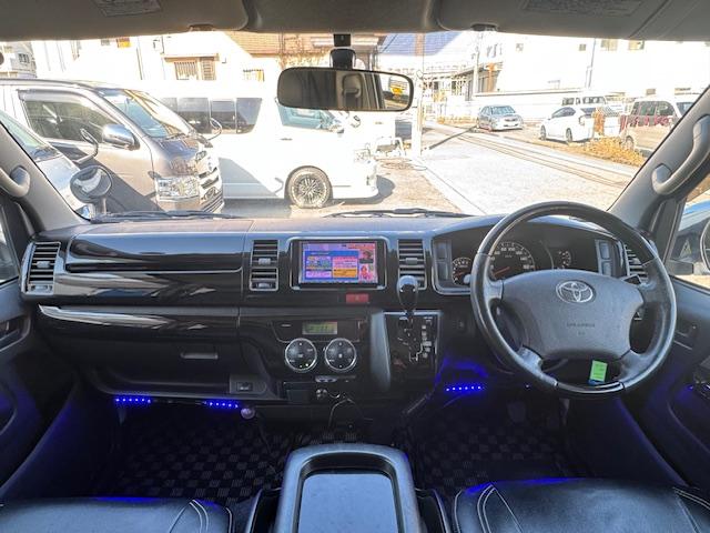 ハイエースバン ロングスーパーGL HIDライト LEDフォグ 社外テール ローダウン15インチAW ALPINEナビ地デジフルセグTV ALPINE天井モニター バックカメラETC ベッドキット シートカバー 黒木目オーディオパネル(60枚目)