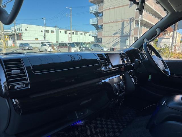 ハイエースバン ロングスーパーGL HIDライト LEDフォグ 社外テール ローダウン15インチAW ALPINEナビ地デジフルセグTV ALPINE天井モニター バックカメラETC ベッドキット シートカバー 黒木目オーディオパネル(67枚目)