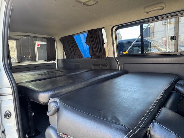 ハイエースバン ロングスーパーGL HIDライト LEDフォグ 社外テール ローダウン15インチAW ALPINEナビ地デジフルセグTV ALPINE天井モニター バックカメラETC ベッドキット シートカバー 黒木目オーディオパネル(76枚目)