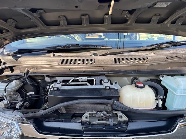 ハイエースバン スーパーGL ダークプライム 新品ベッドキット ディーゼルターボ LEDヘッドライトLEDフォグ リアスポイラー ナビ地デジバックカメラETC ドライブレコーダー スマートキー ダークプライム専用ハーフレザーシート・コンビハンドル(14枚目)