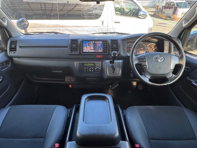 ハイエースバン スーパーGL ダークプライム 新品ベッドキット ディーゼルターボ LEDヘッドライトLEDフォグ リアスポイラー ナビ地デジバックカメラETC ドライブレコーダー スマートキー ダークプライム専用ハーフレザーシート・コンビハンドル(17枚目)