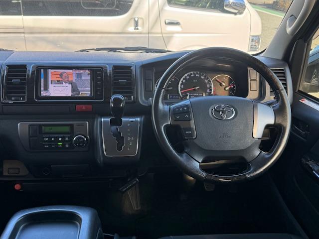 ハイエースバン スーパーGL ダークプライム 新品ベッドキット ディーゼルターボ LEDヘッドライトLEDフォグ リアスポイラー ナビ地デジバックカメラETC ドライブレコーダー スマートキー ダークプライム専用ハーフレザーシート・コンビハンドル(18枚目)