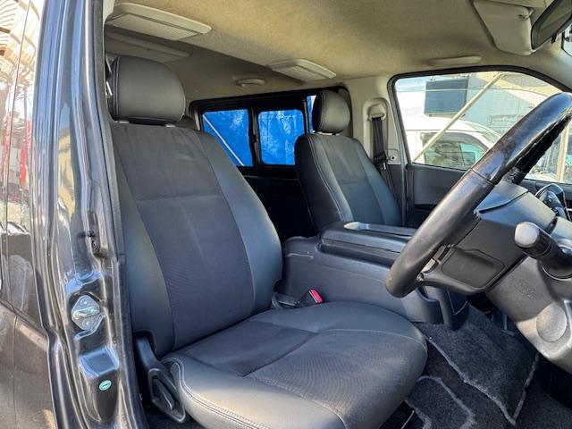 ハイエースバン スーパーGL ダークプライム 新品ベッドキット ディーゼルターボ LEDヘッドライトLEDフォグ リアスポイラー ナビ地デジバックカメラETC ドライブレコーダー スマートキー ダークプライム専用ハーフレザーシート・コンビハンドル(25枚目)