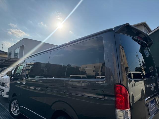 ハイエースバン スーパーGL ダークプライム 新品ベッドキット ディーゼルターボ LEDヘッドライトLEDフォグ リアスポイラー ナビ地デジバックカメラETC ドライブレコーダー スマートキー ダークプライム専用ハーフレザーシート・コンビハンドル(48枚目)
