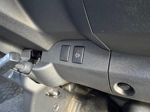 ハイエースバン スーパーGL ダークプライム 新品ベッドキット ディーゼルターボ LEDヘッドライトLEDフォグ リアスポイラー ナビ地デジバックカメラETC ドライブレコーダー スマートキー ダークプライム専用ハーフレザーシート・コンビハンドル(63枚目)