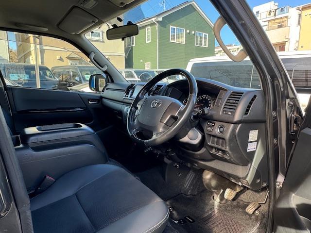 ハイエースバン スーパーGL ダークプライム 新品ベッドキット ディーゼルターボ LEDヘッドライトLEDフォグ リアスポイラー ナビ地デジバックカメラETC ドライブレコーダー スマートキー ダークプライム専用ハーフレザーシート・コンビハンドル(65枚目)