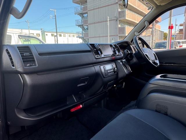 ハイエースバン スーパーGL ダークプライム 新品ベッドキット ディーゼルターボ LEDヘッドライトLEDフォグ リアスポイラー ナビ地デジバックカメラETC ドライブレコーダー スマートキー ダークプライム専用ハーフレザーシート・コンビハンドル(67枚目)