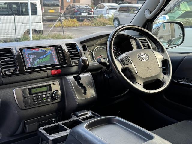 ハイエースバン スーパーGL ダークプライム 特別仕様車 3000ccディーゼルターボ 希少廃盤カラー1G3グレーメタリック 98,267キロ時タイミングベルト交換済みステッカー有り LEDヘッドライト LEDイエローフォグ ハーフレザーシート(19枚目)