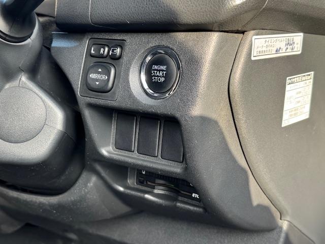 ハイエースバン スーパーGL ダークプライム 特別仕様車 3000ccディーゼルターボ 希少廃盤カラー1G3グレーメタリック 98,267キロ時タイミングベルト交換済みステッカー有り LEDヘッドライト LEDイエローフォグ ハーフレザーシート(24枚目)