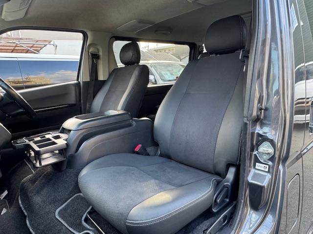 ハイエースバン スーパーGL ダークプライム 特別仕様車 3000ccディーゼルターボ 希少廃盤カラー1G3グレーメタリック 98,267キロ時タイミングベルト交換済みステッカー有り LEDヘッドライト LEDイエローフォグ ハーフレザーシート(30枚目)