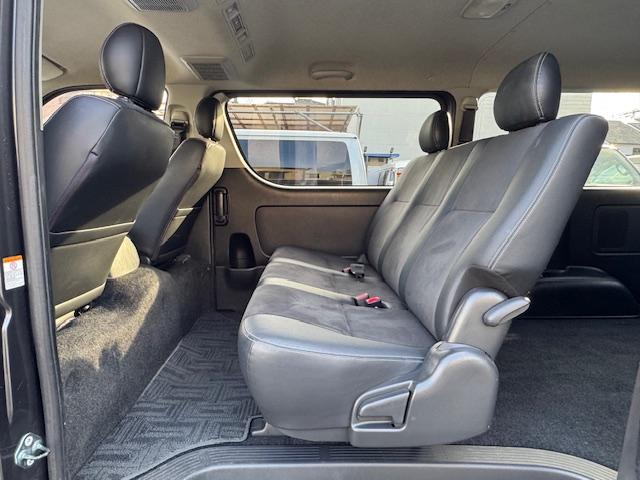 ハイエースバン スーパーGL ダークプライム 特別仕様車 3000ccディーゼルターボ 希少廃盤カラー1G3グレーメタリック 98,267キロ時タイミングベルト交換済みステッカー有り LEDヘッドライト LEDイエローフォグ ハーフレザーシート(33枚目)