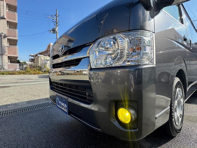 ハイエースバン スーパーGL ダークプライム 特別仕様車 3000ccディーゼルターボ 希少廃盤カラー1G3グレーメタリック 98,267キロ時タイミングベルト交換済みステッカー有り LEDヘッドライト LEDイエローフォグ ハーフレザーシート(43枚目)