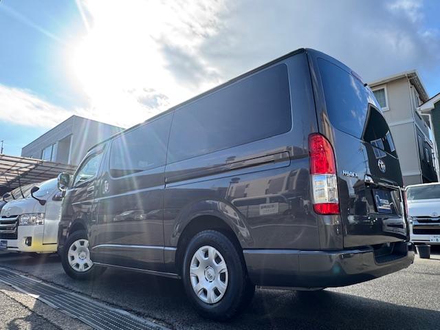ハイエースバン スーパーGL ダークプライム 特別仕様車 3000ccディーゼルターボ 希少廃盤カラー1G3グレーメタリック 98,267キロ時タイミングベルト交換済みステッカー有り LEDヘッドライト LEDイエローフォグ ハーフレザーシート(47枚目)