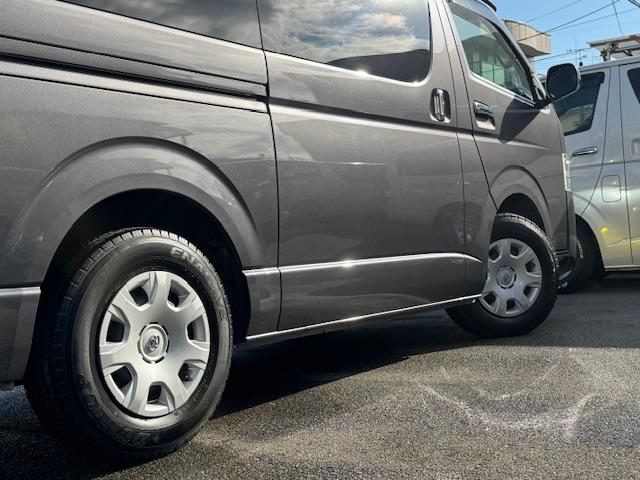 ハイエースバン スーパーGL ダークプライム 特別仕様車 3000ccディーゼルターボ 希少廃盤カラー1G3グレーメタリック 98,267キロ時タイミングベルト交換済みステッカー有り LEDヘッドライト LEDイエローフォグ ハーフレザーシート(48枚目)