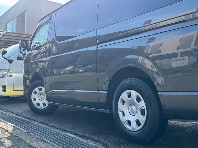 ハイエースバン スーパーGL ダークプライム 特別仕様車 3000ccディーゼルターボ 希少廃盤カラー1G3グレーメタリック 98,267キロ時タイミングベルト交換済みステッカー有り LEDヘッドライト LEDイエローフォグ ハーフレザーシート(49枚目)