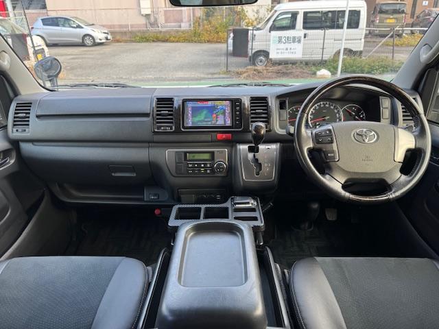ハイエースバン スーパーGL ダークプライム 特別仕様車 3000ccディーゼルターボ 希少廃盤カラー1G3グレーメタリック 98,267キロ時タイミングベルト交換済みステッカー有り LEDヘッドライト LEDイエローフォグ ハーフレザーシート(58枚目)