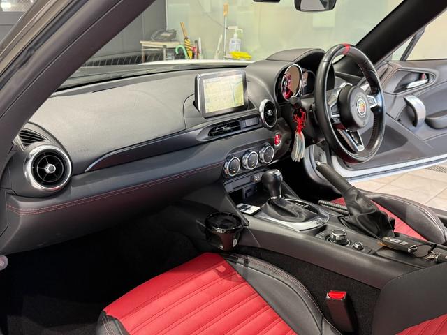 アバルト１２４ スパイダー ベースグレード　ワンオーナー　レコモン　６ＡＴ　カーボン調ラッピング（4枚目）