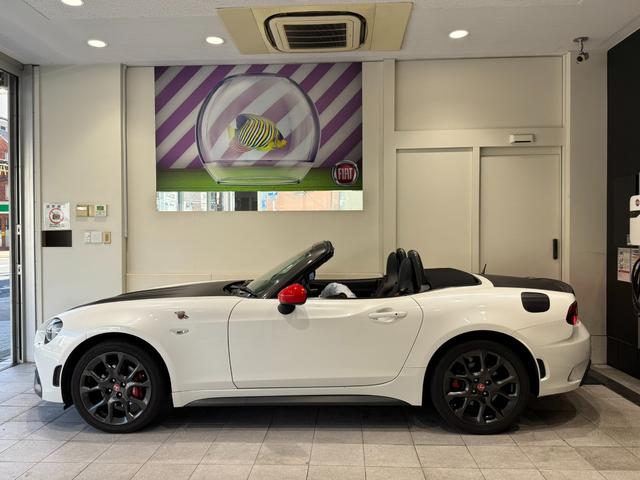 アバルト１２４ スパイダー ベースグレード　ワンオーナー　レコモン　６ＡＴ　カーボン調ラッピング（11枚目）