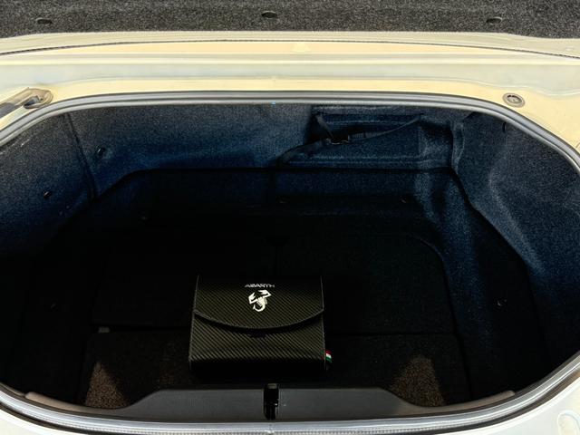 アバルト１２４ スパイダー ベースグレード　ワンオーナー　レコモン　６ＡＴ　カーボン調ラッピング（15枚目）