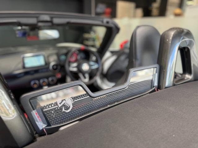 アバルト１２４ スパイダー ベースグレード　ワンオーナー　レコモン　６ＡＴ　カーボン調ラッピング（17枚目）