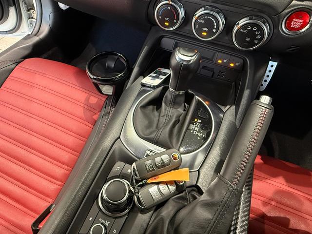 アバルト１２４ スパイダー ベースグレード　ワンオーナー　レコモン　６ＡＴ　カーボン調ラッピング（23枚目）