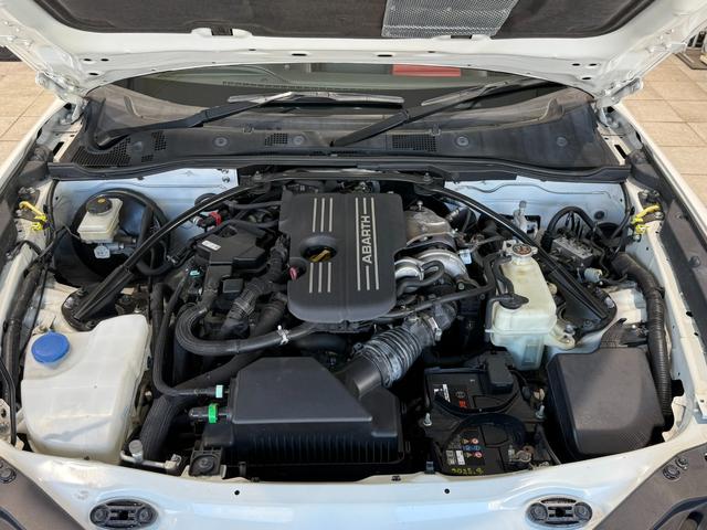 アバルト１２４ スパイダー ベースグレード　ワンオーナー　レコモン　６ＡＴ　カーボン調ラッピング（27枚目）