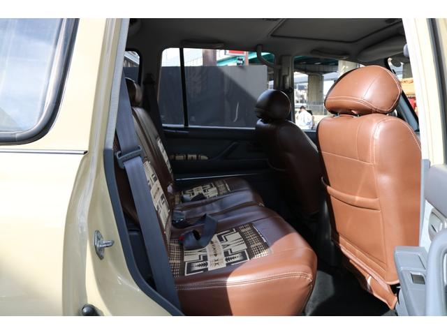 ランドクルーザー８０ ＶＸリミテッド　外品ナビ　フルセグＴＶ　リフトアップ　シートカバー　クルコン　外ステアリング　シートヒーター　ベットキット　外ＡＷ１６インチ（13枚目）