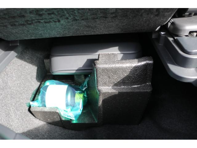 アルファード Ｚ　ワンオーナー　純正ナビ　フルセグ　黒革シート　フリップダウンモニター　両側パワスラ　パワーバックドア　ユニバーサルステップ　サンルーフ　デジミラ　カラーＨＵＤ　トヨタチームメイト　パノラミックビュー（17枚目）