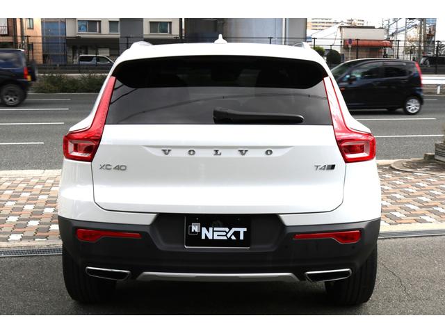 XC40 T4 AWD インスクリプション ワンオーナー 純正ナビ フルセグTV 革シート ルーフレール アラウンドビューモニター 置くだけ充電 ハーマンカードンスピーカー シートヒーター エアシート メモリ付きパワーシート(8枚目)