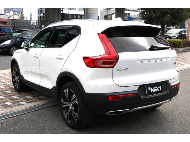 XC40 T4 AWD インスクリプション ワンオーナー 純正ナビ フルセグTV 革シート ルーフレール アラウンドビューモニター 置くだけ充電 ハーマンカードンスピーカー シートヒーター エアシート メモリ付きパワーシート(9枚目)