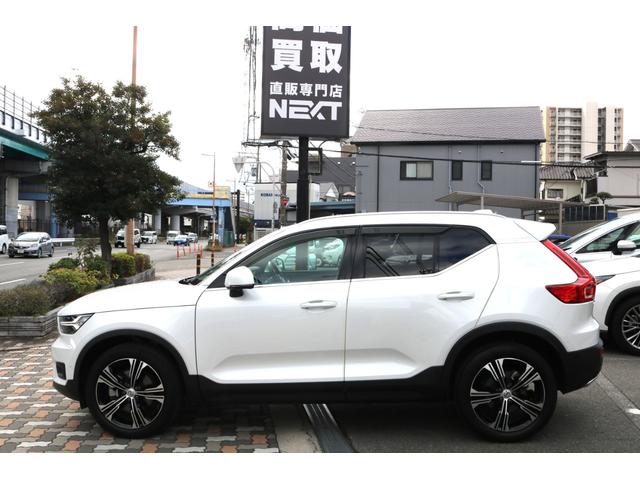 XC40 T4 AWD インスクリプション ワンオーナー 純正ナビ フルセグTV 革シート ルーフレール アラウンドビューモニター 置くだけ充電 ハーマンカードンスピーカー シートヒーター エアシート メモリ付きパワーシート(10枚目)