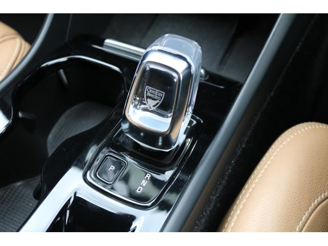 XC40 T4 AWD インスクリプション ワンオーナー 純正ナビ フルセグTV 革シート ルーフレール アラウンドビューモニター 置くだけ充電 ハーマンカードンスピーカー シートヒーター エアシート メモリ付きパワーシート(20枚目)