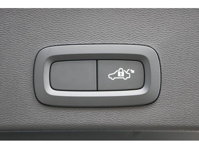 XC40 T4 AWD インスクリプション ワンオーナー 純正ナビ フルセグTV 革シート ルーフレール アラウンドビューモニター 置くだけ充電 ハーマンカードンスピーカー シートヒーター エアシート メモリ付きパワーシート(26枚目)