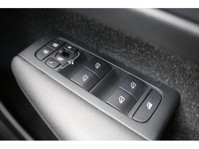 XC40 T4 AWD インスクリプション ワンオーナー 純正ナビ フルセグTV 革シート ルーフレール アラウンドビューモニター 置くだけ充電 ハーマンカードンスピーカー シートヒーター エアシート メモリ付きパワーシート(27枚目)