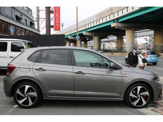 ポロGTI ベースグレード ワンオーナー 禁煙車 純正ナビ フルセグTV バックカメラ プリクラッシュセーフティー レーンキープ BSM パドルシフト バーチャルコックピット クリアランスソナー スマートキー2個(10枚目)